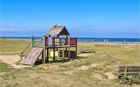 4 Bedroom Cozy Home In Port-En-Bessin-Huppain